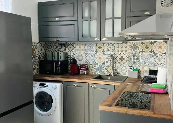 Black Sea Center 1 Warna