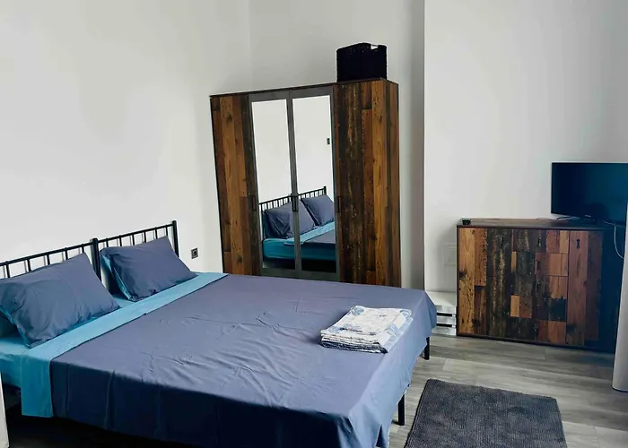 Black Sea Center 1 * Warna